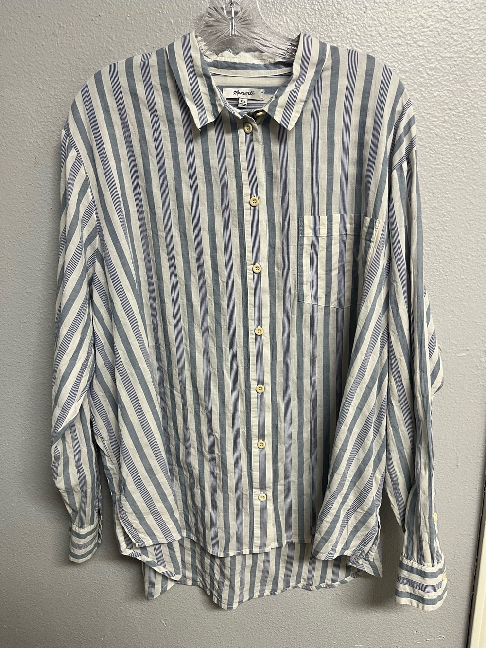 Madewell Men’s Blue and White Vertical Stripe Button-Down Shirt